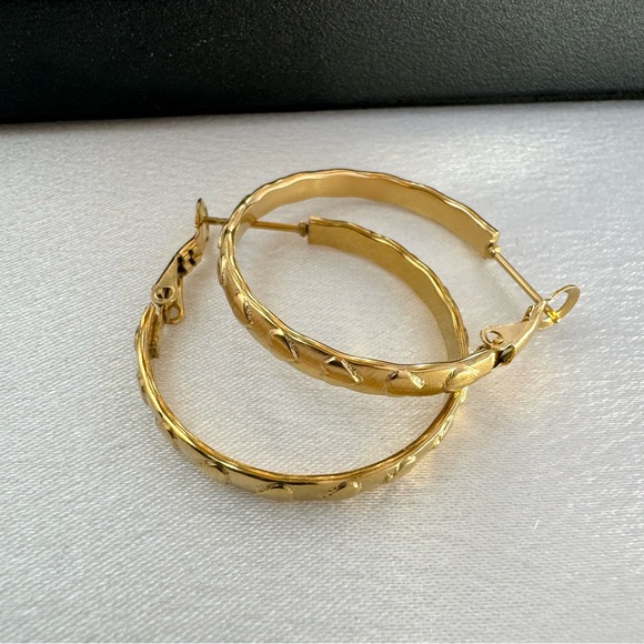 Big Gold Hoop Earrings for Women - Picture 4 of 6